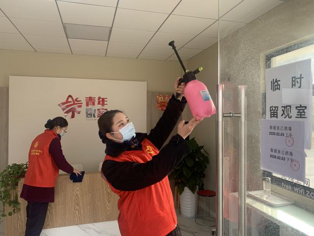13馬鞍山中心將中心“青年微家”陣地改為臨時留觀室，青年志愿者定期進行場所消毒處理，進一步發(fā)揮團屬陣地和青年志愿者作用（3）.jpg